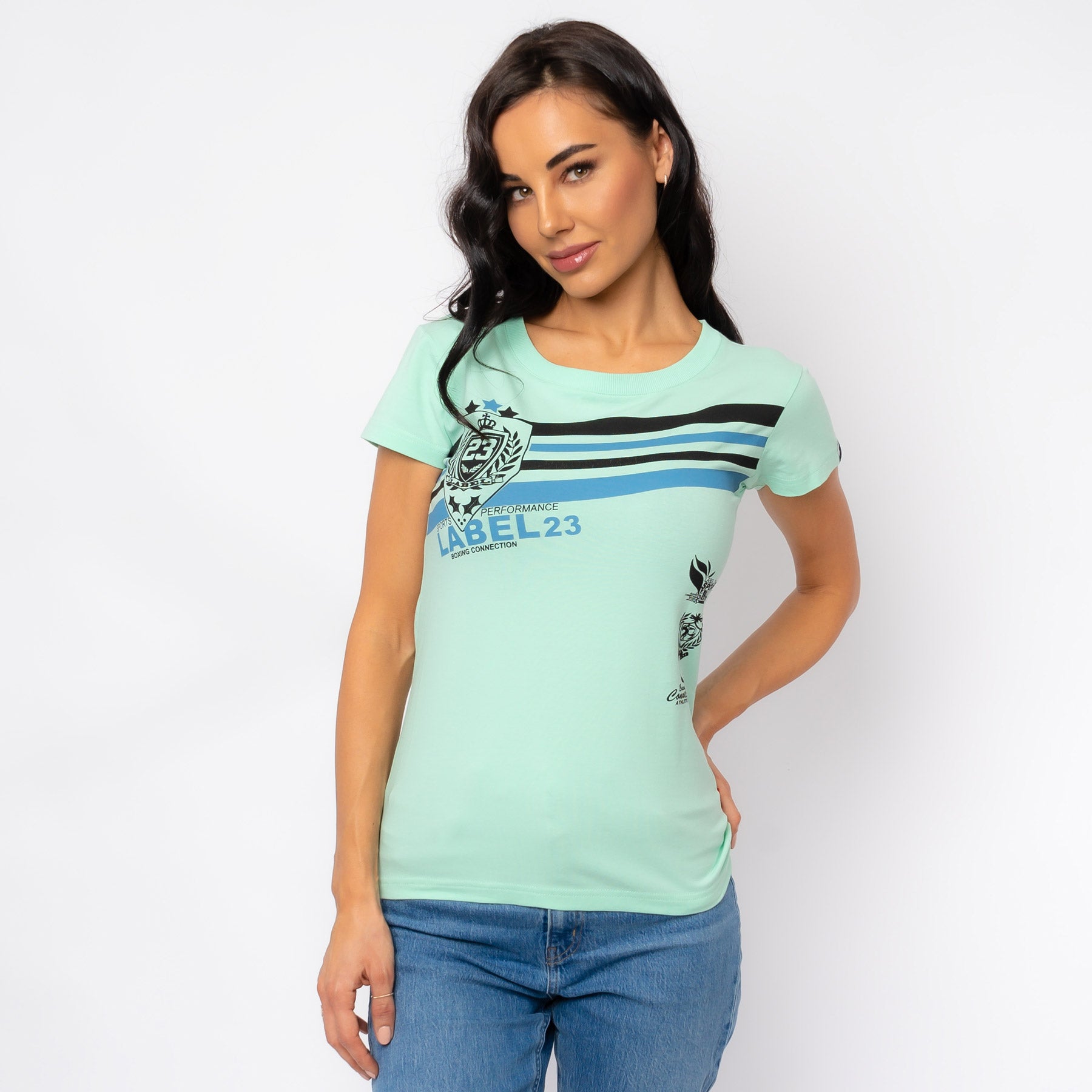 Label 23 T-Shirt Retro in Mint – lässiges Unisex-Shirt im Vintage-Stil mit weißem Label-Print, klassischem Schnitt und weicher Baumwolle, ideal für sommerliche Streetwear mit Retro-Vibes.