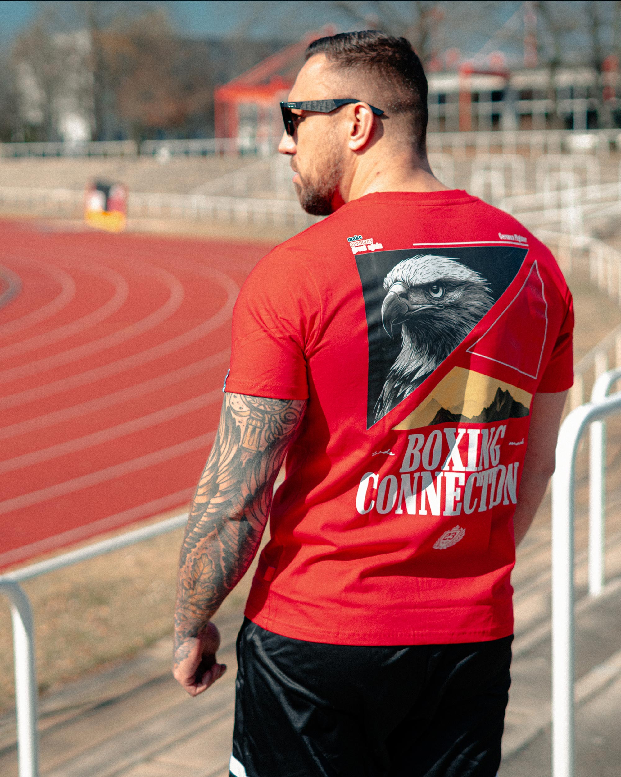 Herren T-Shirt ‚Adler Boxing‘ von Label 23 – rotes Baumwoll-Shirt mit Adler-Frontprint im sportlichen Boxstyle für Training und Streetwear