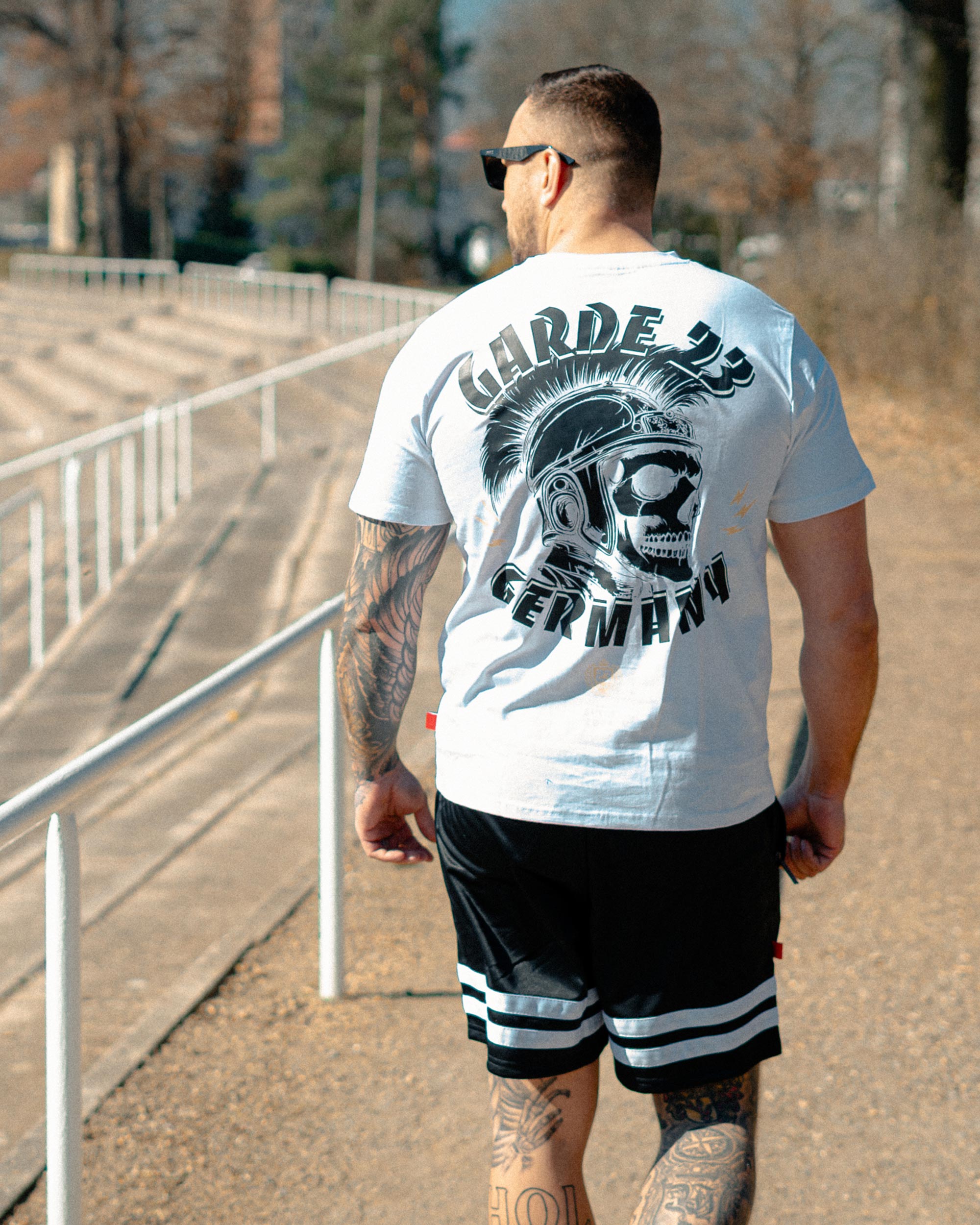 Herren T-Shirt ‚Garde 23‘ von Label 23 – weißes Baumwoll-Shirt mit Frontprint im sportlichen Boxstyle für Streetwear und Training