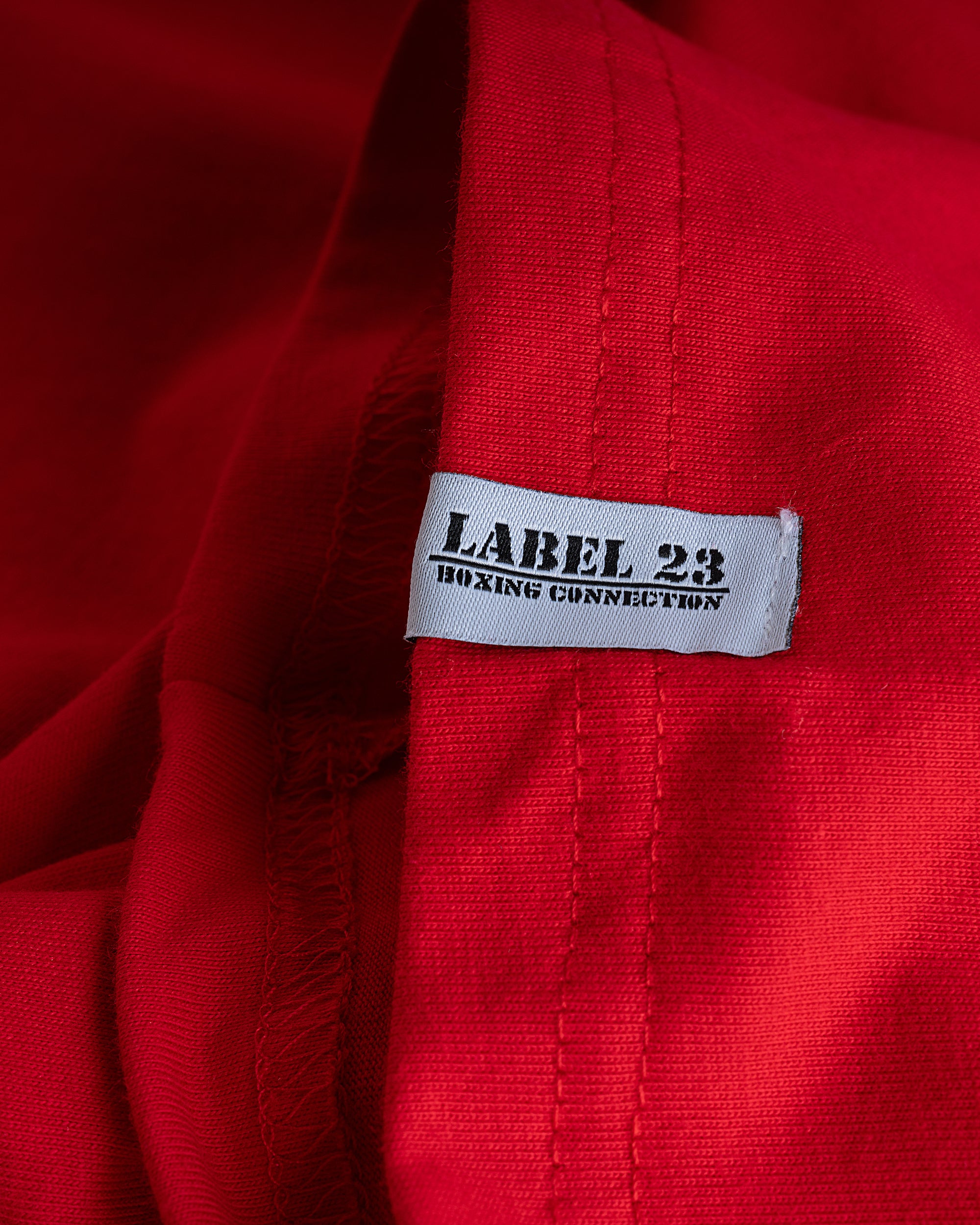 Herren T-Shirt ‚New Area BCTA‘ von Label 23 – rotes Baumwoll-Shirt mit Frontprint im sportlichen Boxstyle für Training und Streetwear