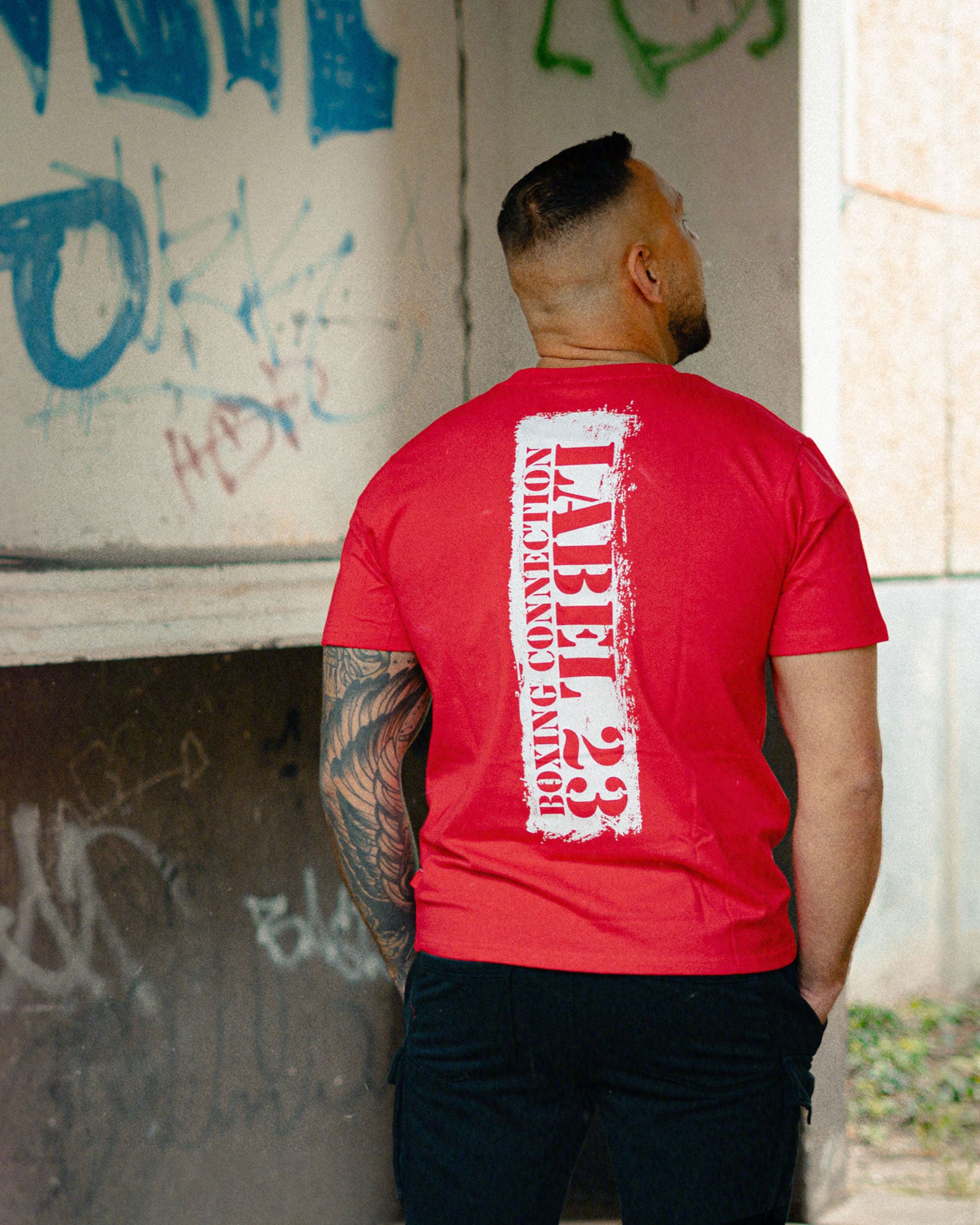 Herren T-Shirt ‚BCTA 2004‘ von Label 23 – rotes Baumwoll-Shirt mit Frontprint im sportlichen Boxstyle für Gym und Streetwear