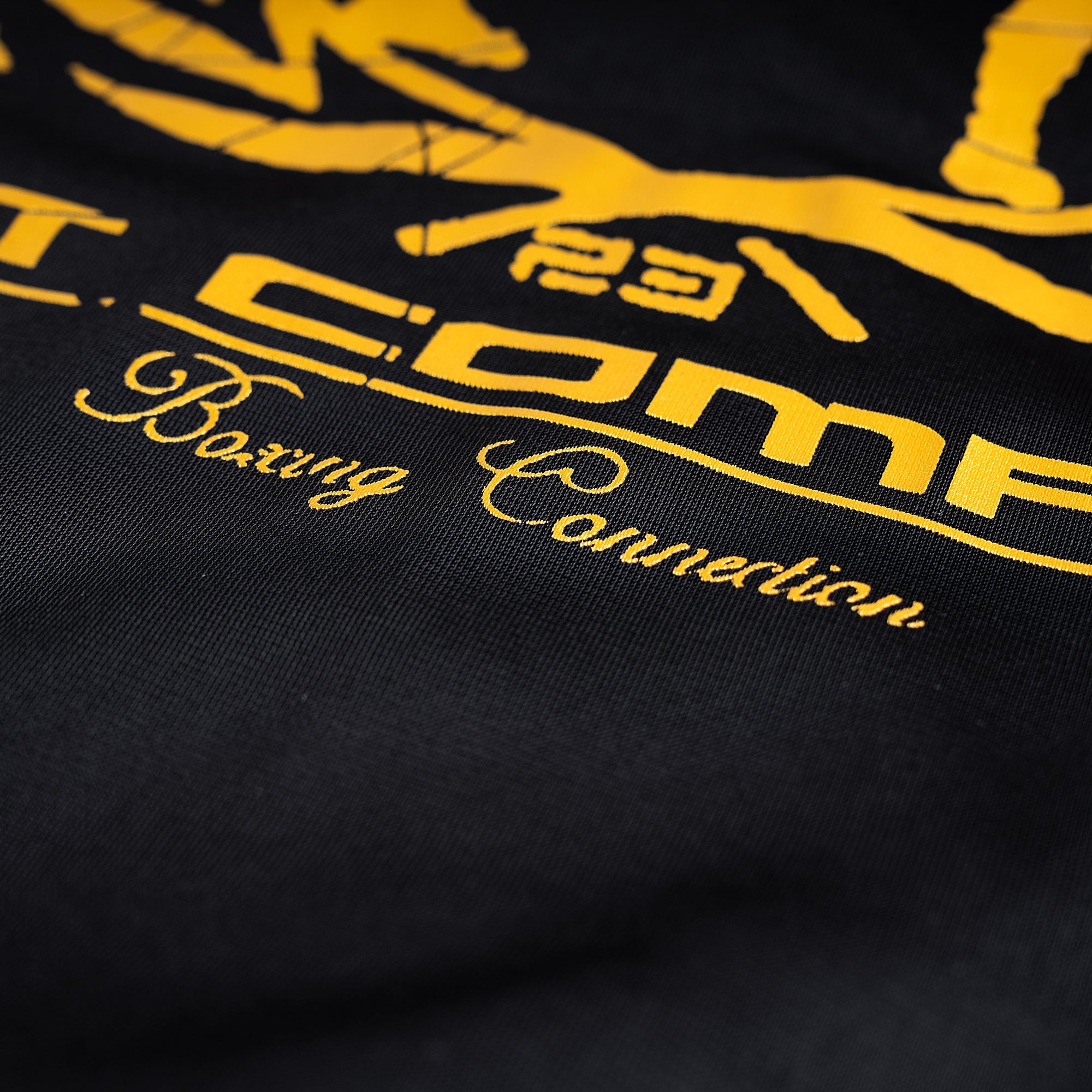 Label 23 Trainingsjacke TS23 BCTA in Schwarz-Gold – sportliche Herrenjacke mit goldenem BCTA-Print, Stehkragen und Reißverschluss, ideal für Workout, Teamwear und markante Streetwear.