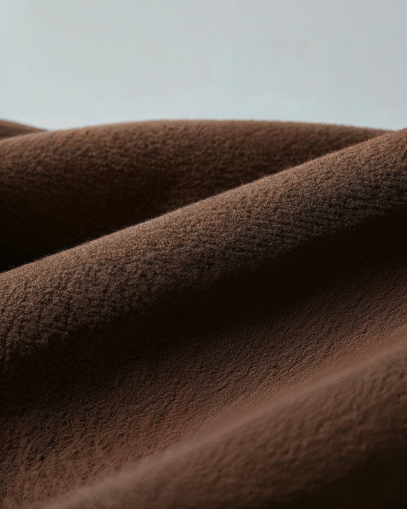 Frauen Cloud Fleece Hoodie „Achieve more" braun