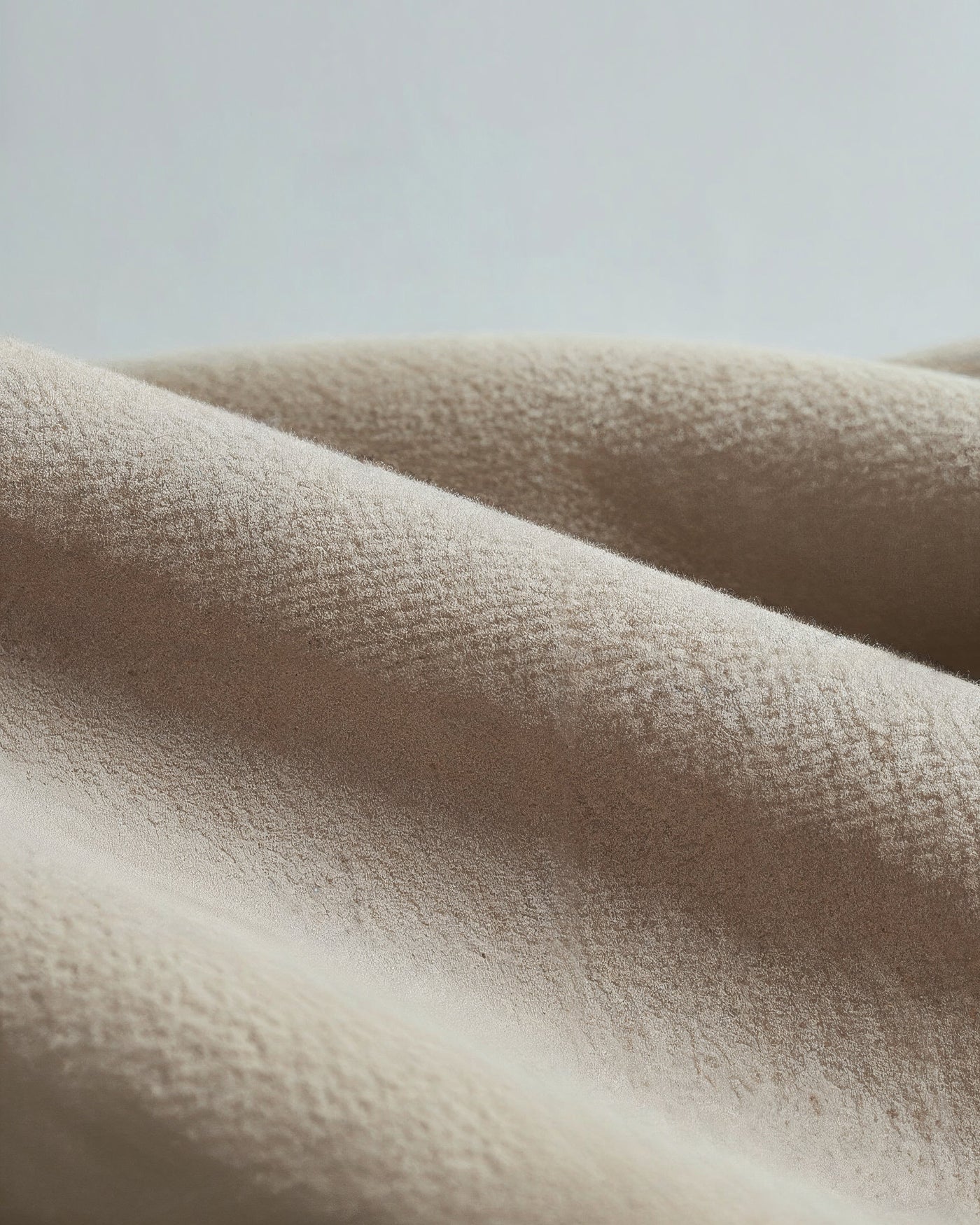 Frauen Cloud Fleece Hoodie „Achieve more" sand