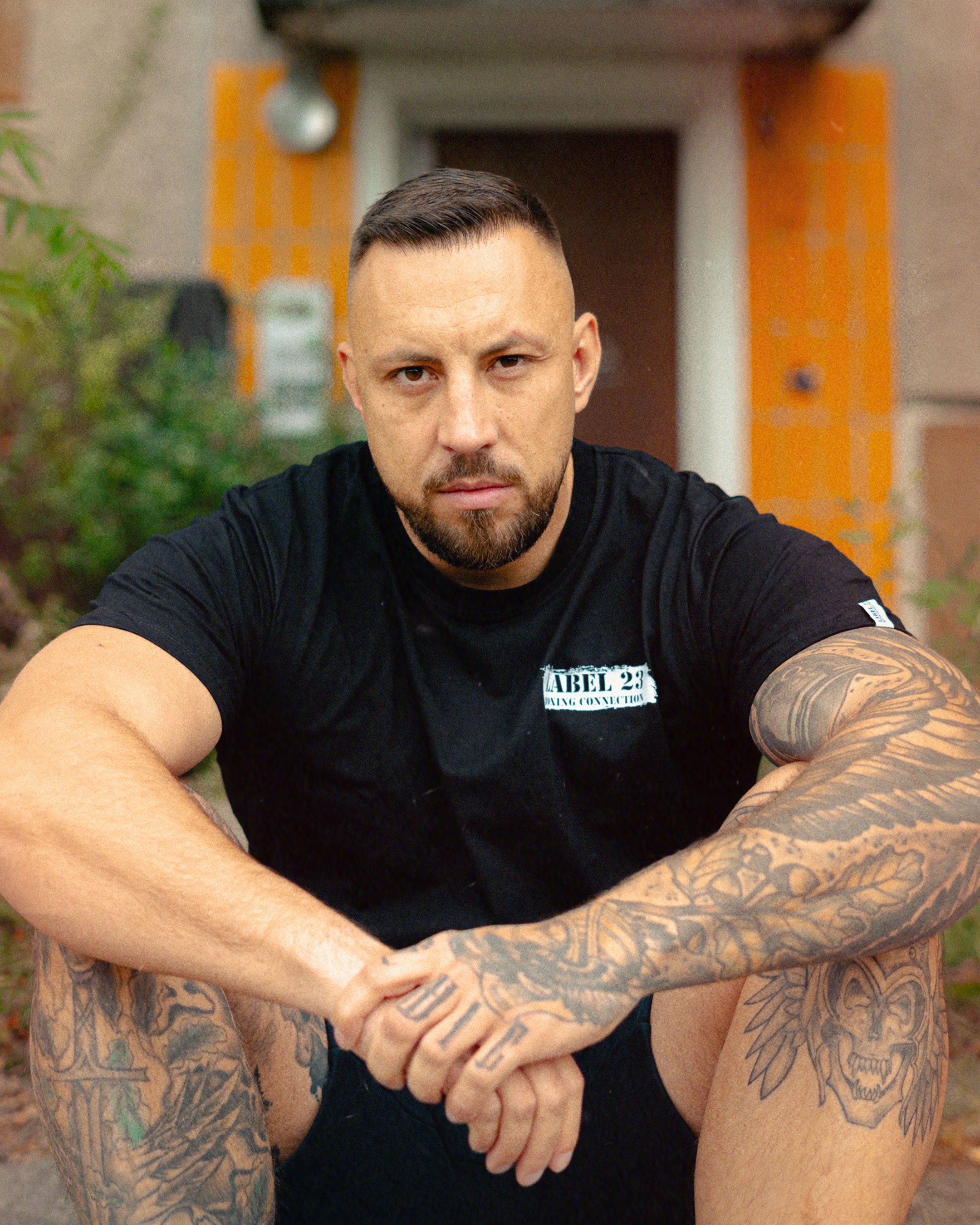 Herren T-Shirt ‚BCTA 2004‘ von Label 23 – schwarzes Baumwoll-Shirt mit Frontprint im sportlichen Boxstyle für Streetwear und Training