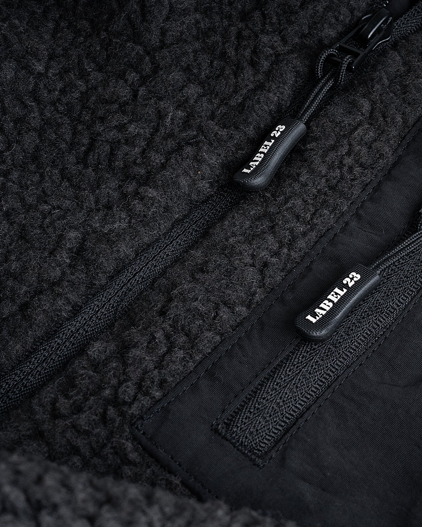 Männer Sherpa Fleece Jacke "Label BC" carbon-schwarz von Label 23 – Detailansicht